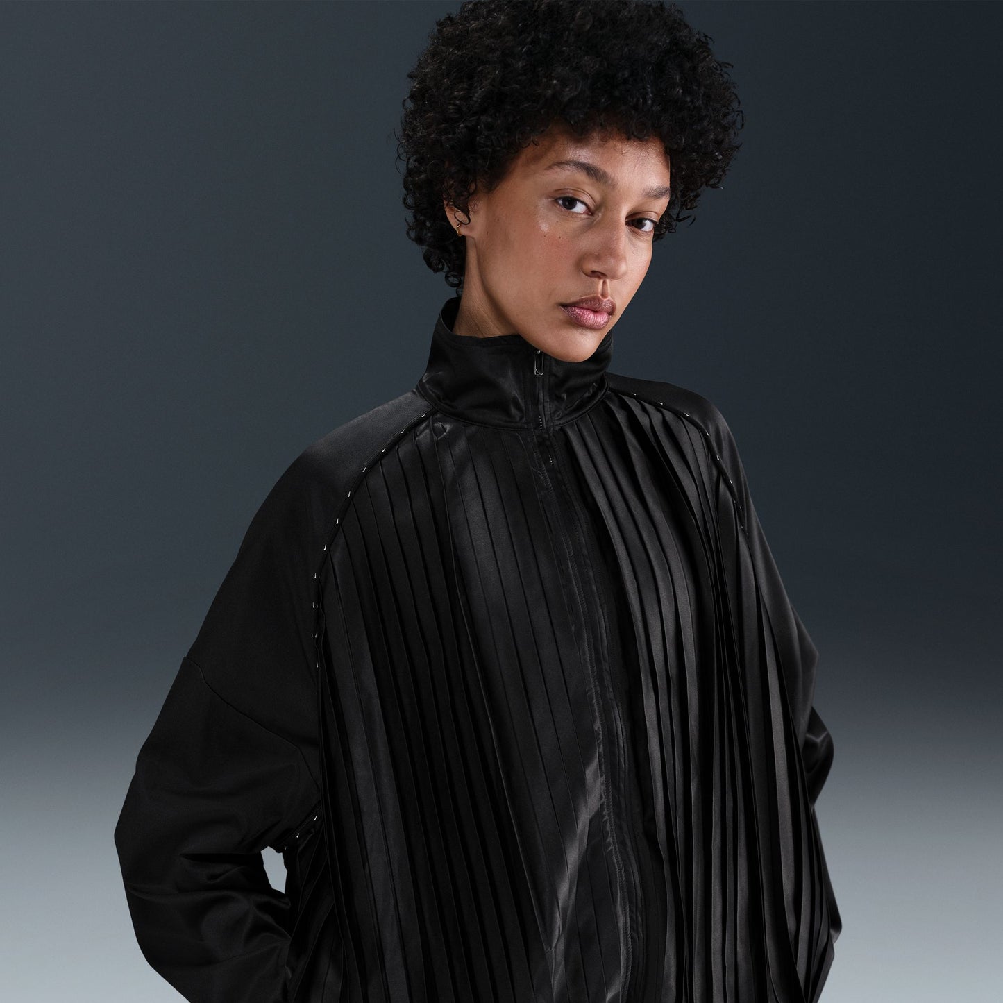 NIKE SPORTWEARS COLLECTION WOMENS PLEATED JACKET BLACK/BLACK HJ0516-010