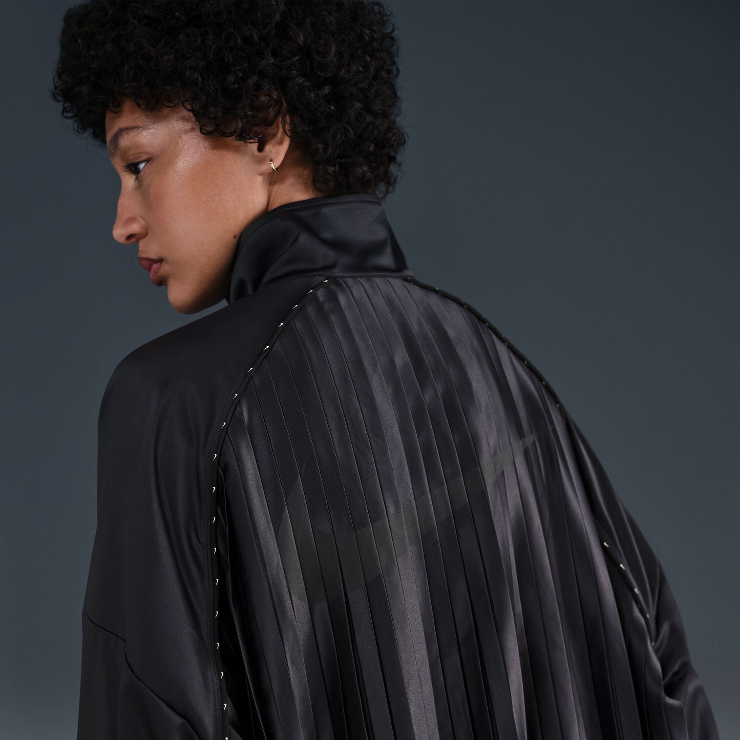 NIKE SPORTWEARS COLLECTION WOMENS PLEATED JACKET BLACK/BLACK HJ0516-010