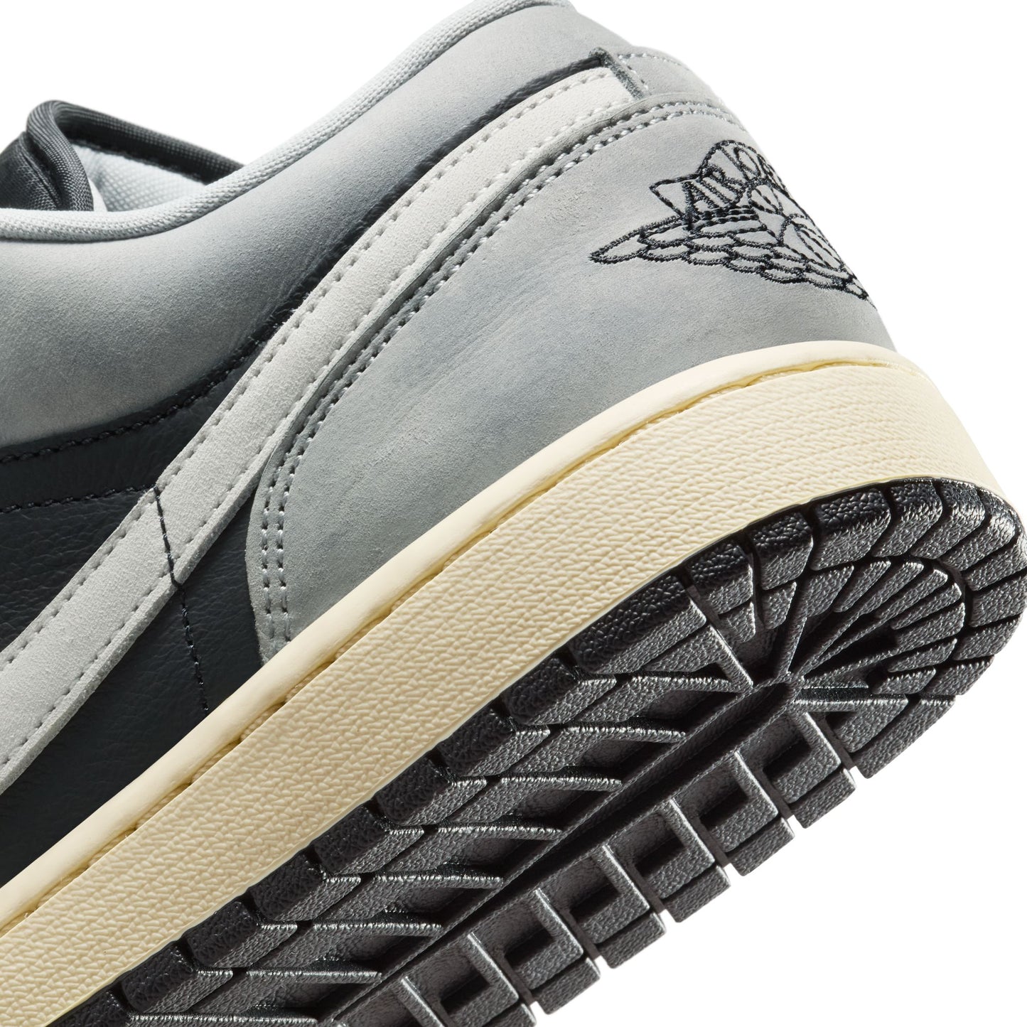 AIR JORDAN 1 LOW SE Lt Smoke Grey/black-sail-muslin HQ2010-012