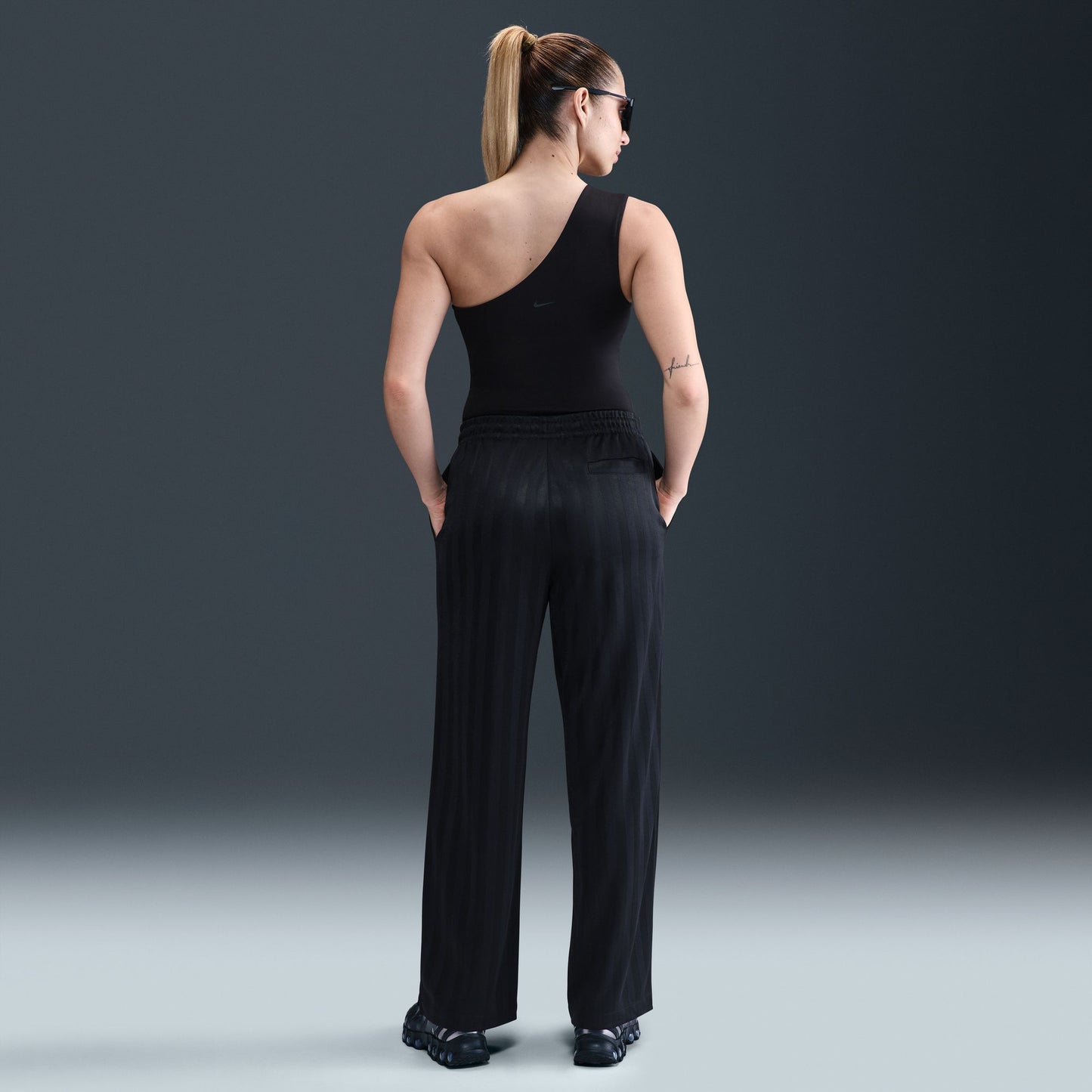 NIKE SPORTSWEAR WOMENS MID-RISE LOOSE STRIPE PANT HV5133-010