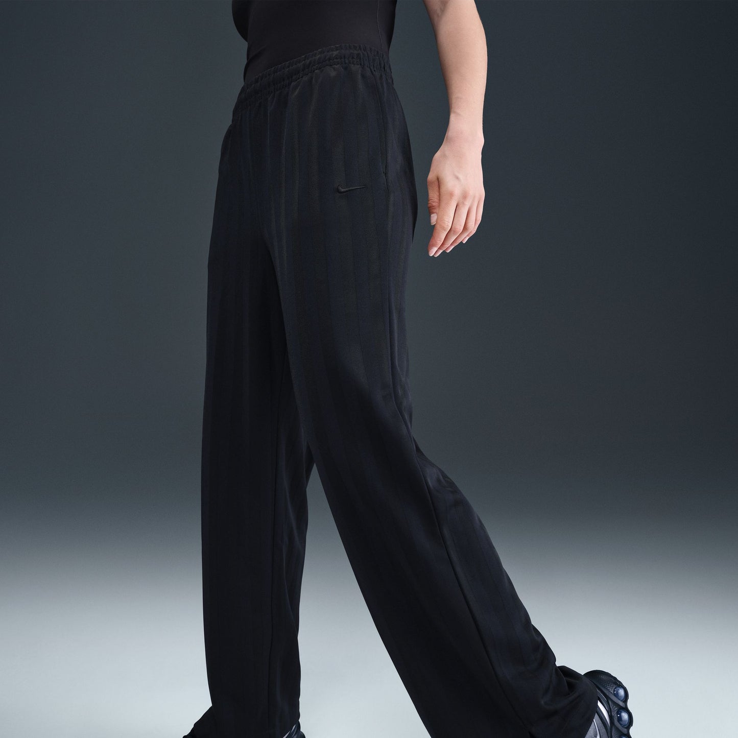 NIKE SPORTSWEAR WOMENS MID-RISE LOOSE STRIPE PANT HV5133-010