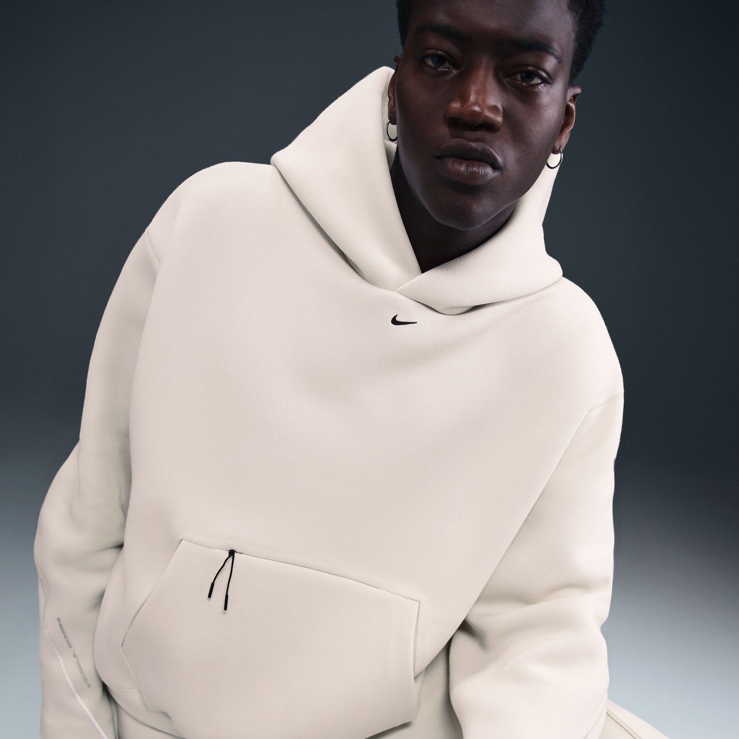 NIKE TECH MENS FLEECE OVERSIZED HOODIE LIGHT BONE/BLACK HV6535-072