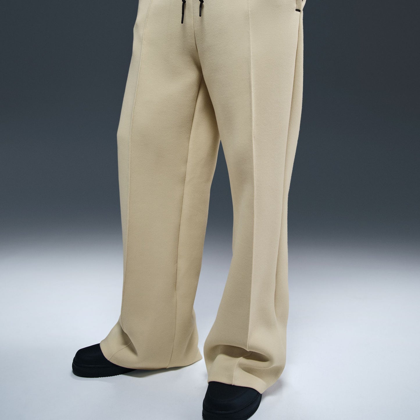 Nike Tech Men's Wide-Leg Fleece Pants Color: Lt Khaki/black Style: HJ0695-229