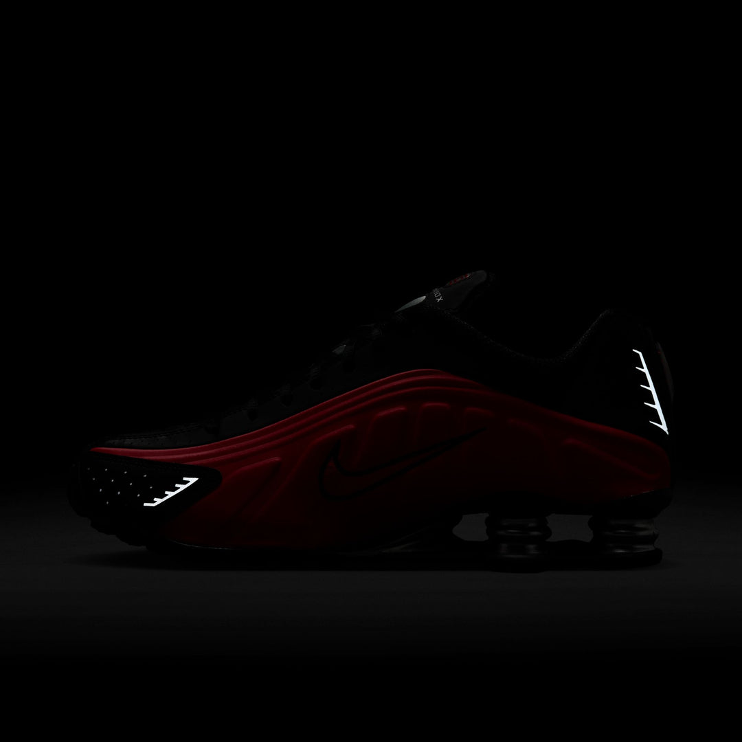 ◆正規品◆NIKE SHOX R4 UNIVERSITY RED BLACK◆関税込◆人気◆ Nike Shox R4 University Red Black Metallic Silver HQ1988-600