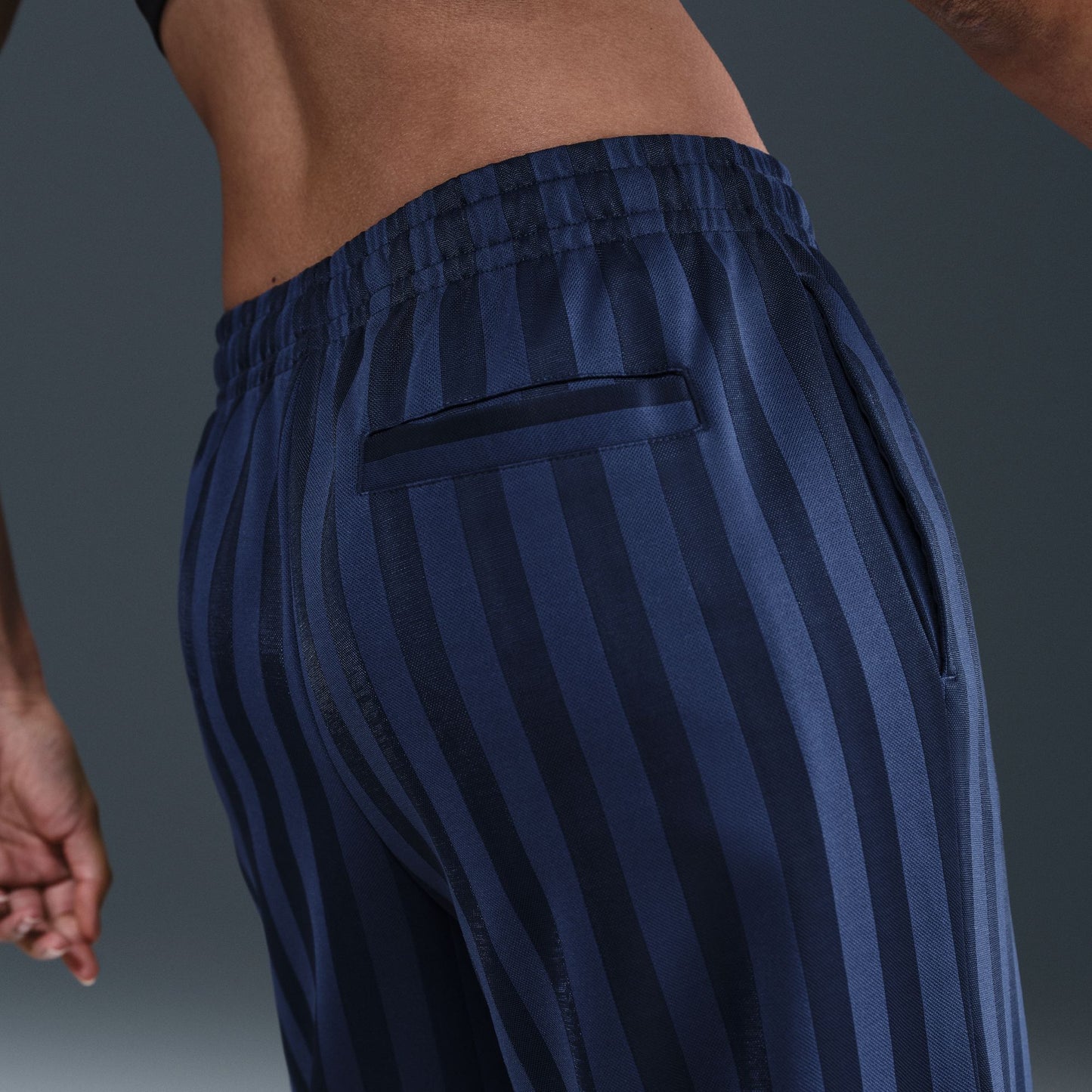 NIKE WOMENS MID LOOSE JACQUARD STRIPED TRACK PANTS HV5133-410