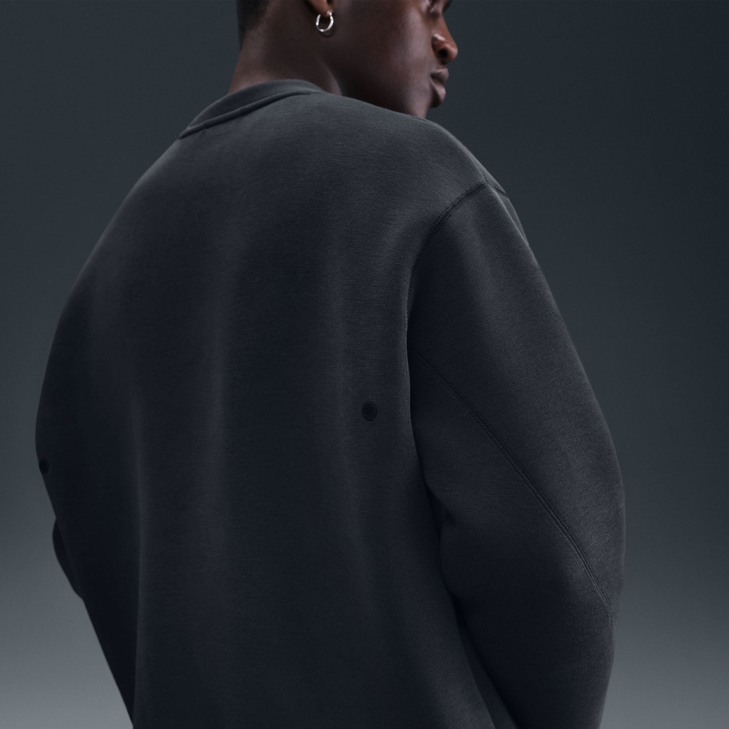NIKE TECH FLEECE LOOSE FIT CREW ANTHRACITE HV6537-060
