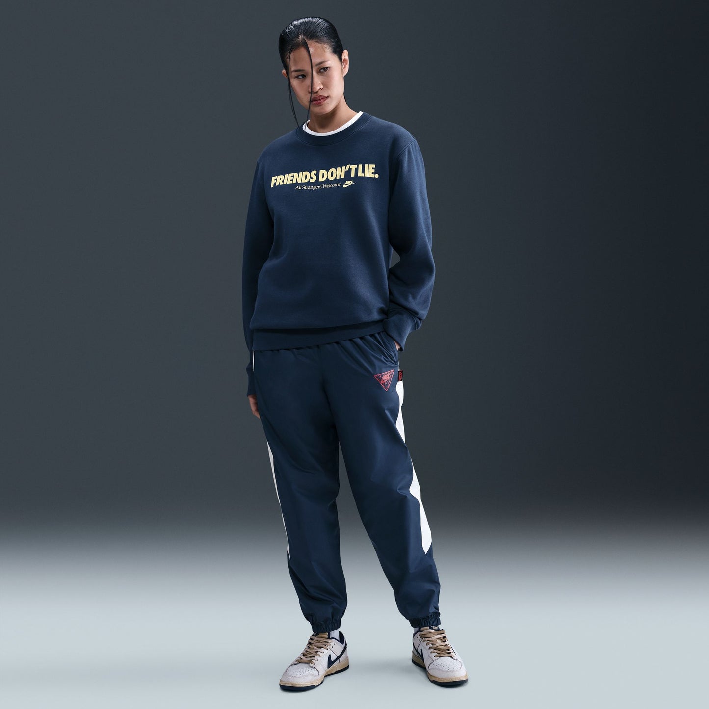 NIKE SPORTWEAR "FRIENDS DONT LIE" SWEATSHIRT NAVY  IB5662-410