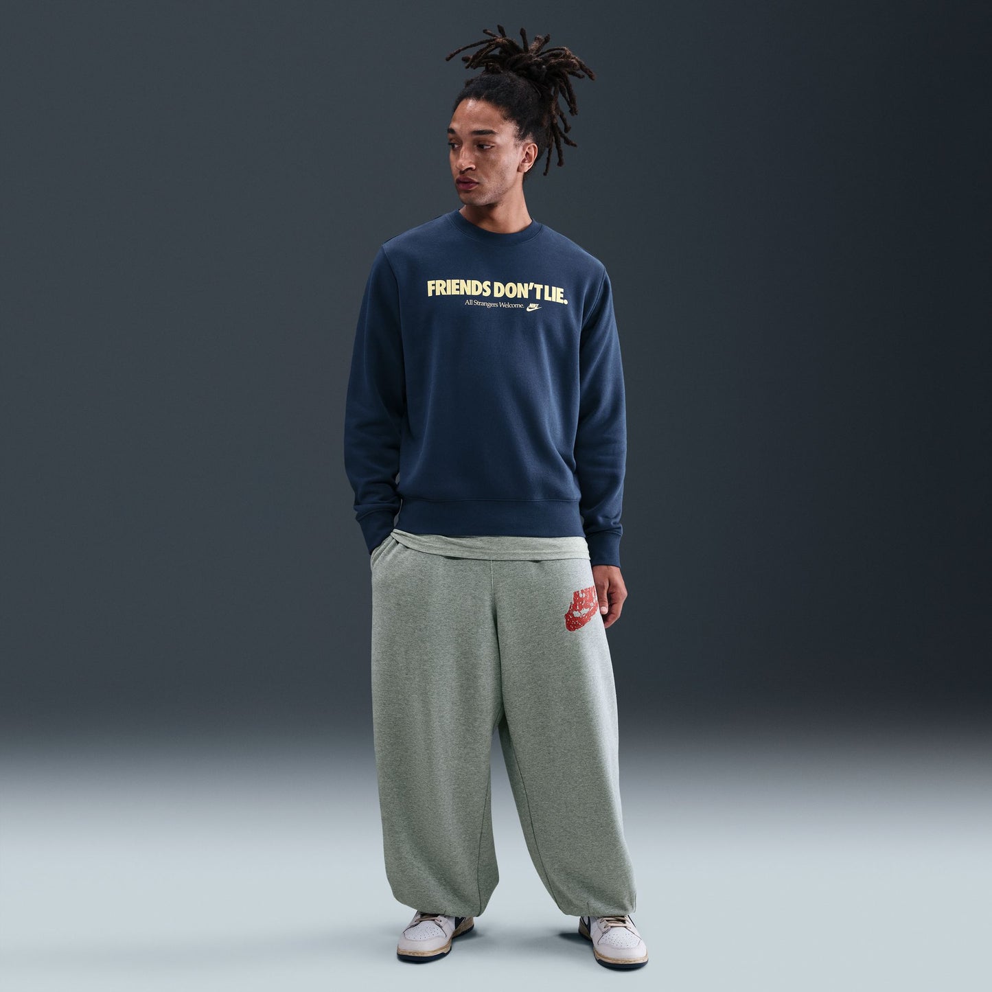 NIKE SPORTWEAR "FRIENDS DONT LIE" SWEATSHIRT NAVY  IB5662-410