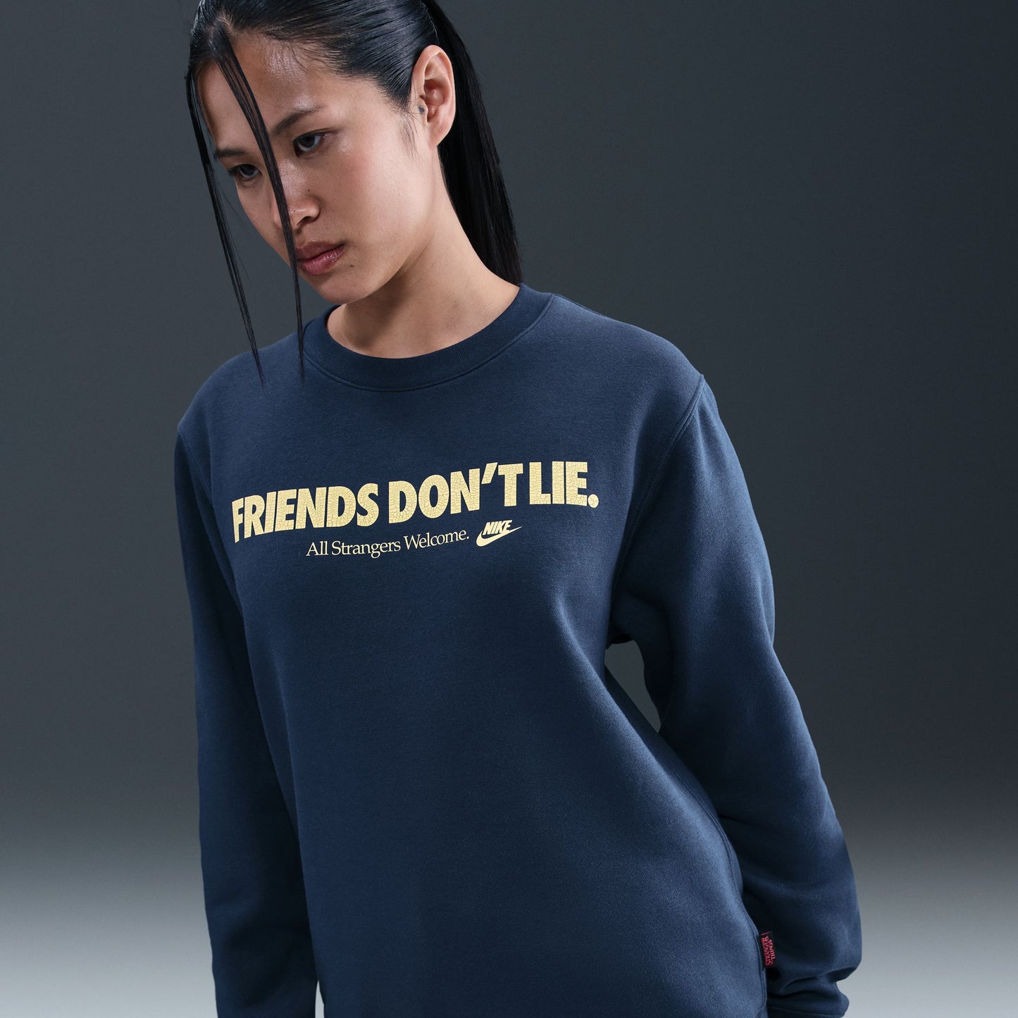NIKE SPORTWEAR "FRIENDS DONT LIE" SWEATSHIRT NAVY  IB5662-410