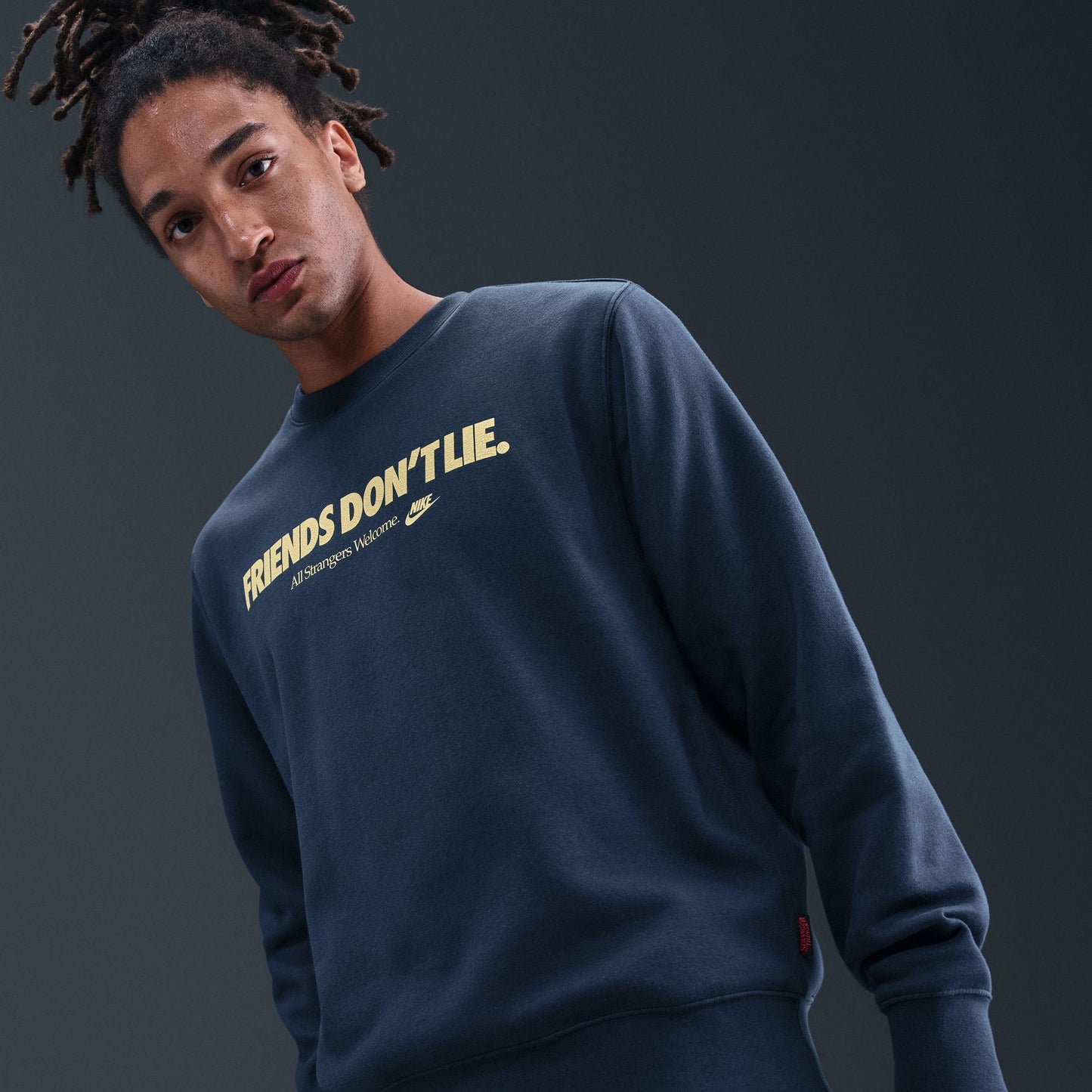 NIKE SPORTWEAR "FRIENDS DONT LIE" SWEATSHIRT NAVY  IB5662-410