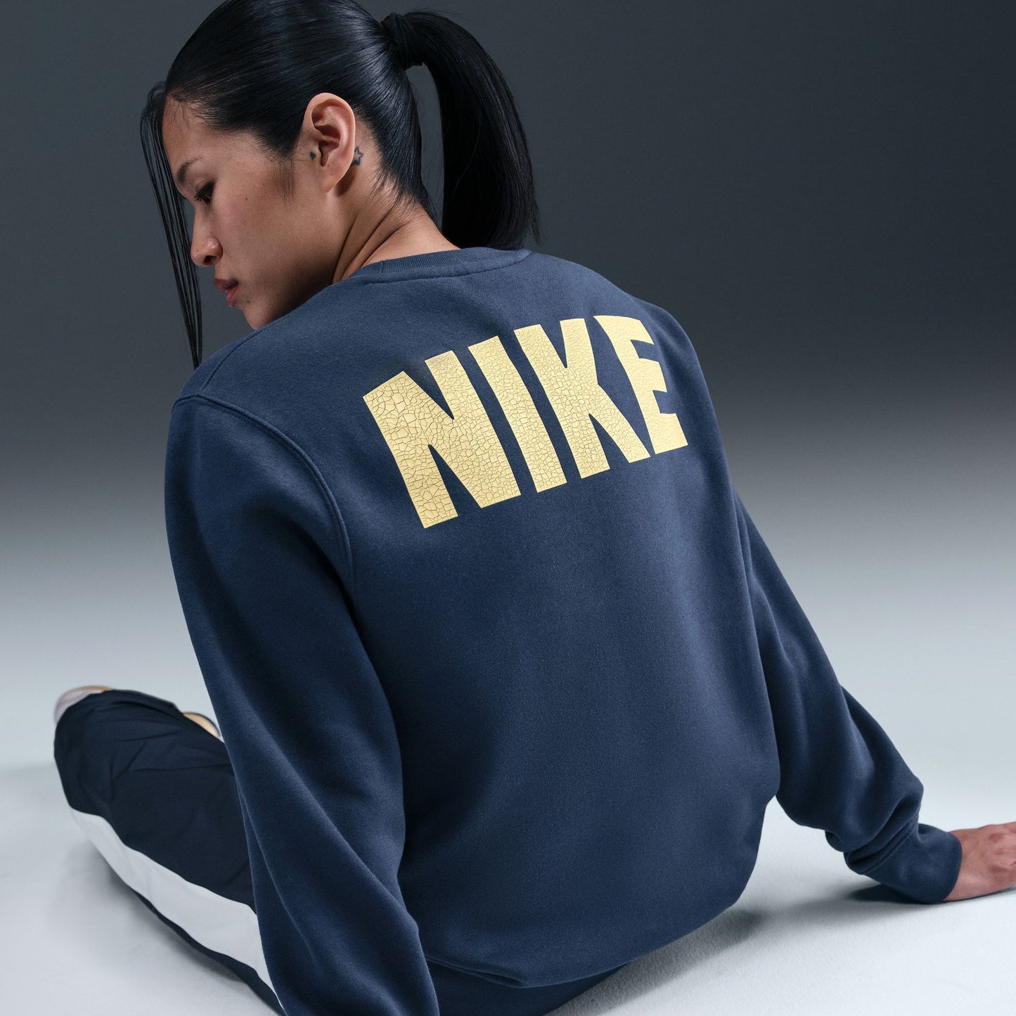 NIKE SPORTWEAR "FRIENDS DONT LIE" SWEATSHIRT NAVY  IB5662-410