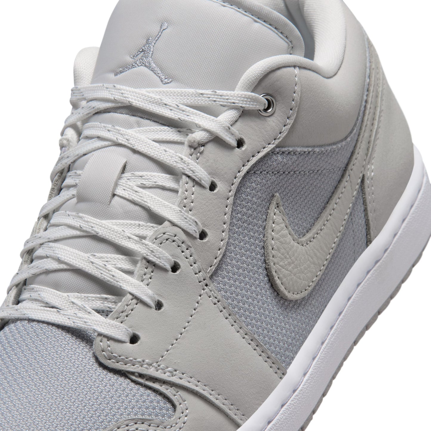 Air Jordan 1 Low SE Men's Shoes Color: OFF WHITE/LT SMOKE GREY-SOFT PEARL Style: IO2049-100