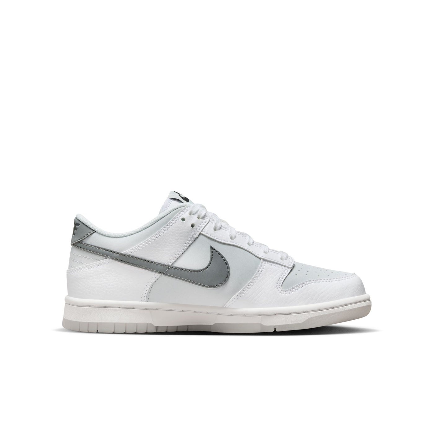 Nike dunks hotsell grade school