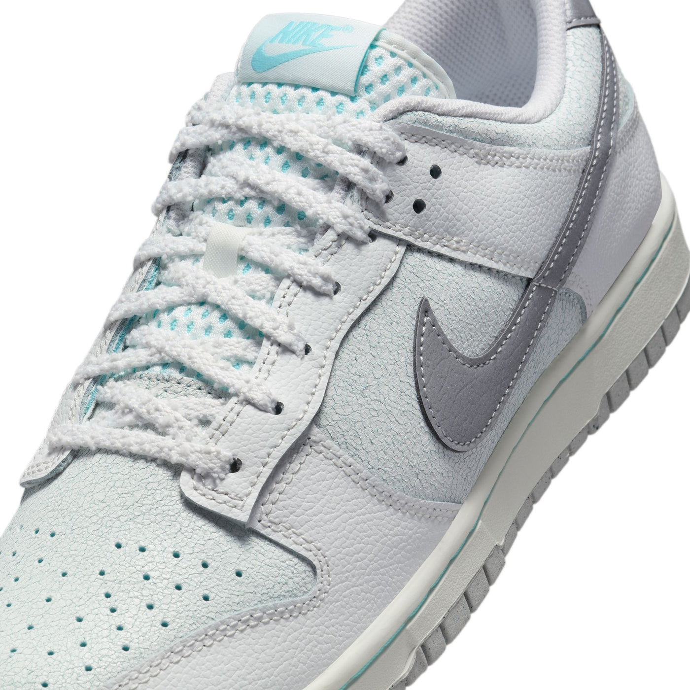 Nike Dunk Low Retro SE SUMMIT WHITE/METALLIC SILVER-GLACIER ICE HQ3619-121