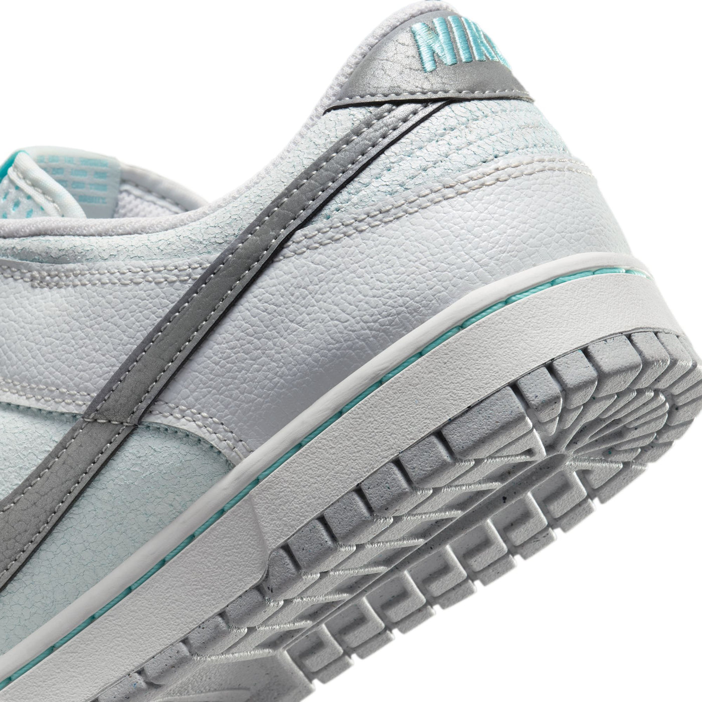 Nike Dunk Low Retro SE SUMMIT WHITE/METALLIC SILVER-GLACIER ICE HQ3619-121