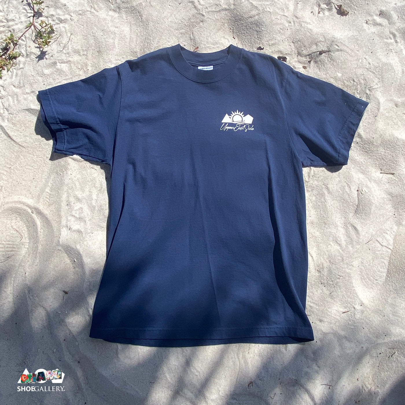 SHOE GALLERY JFK CAUSEWAY TEE NAVY