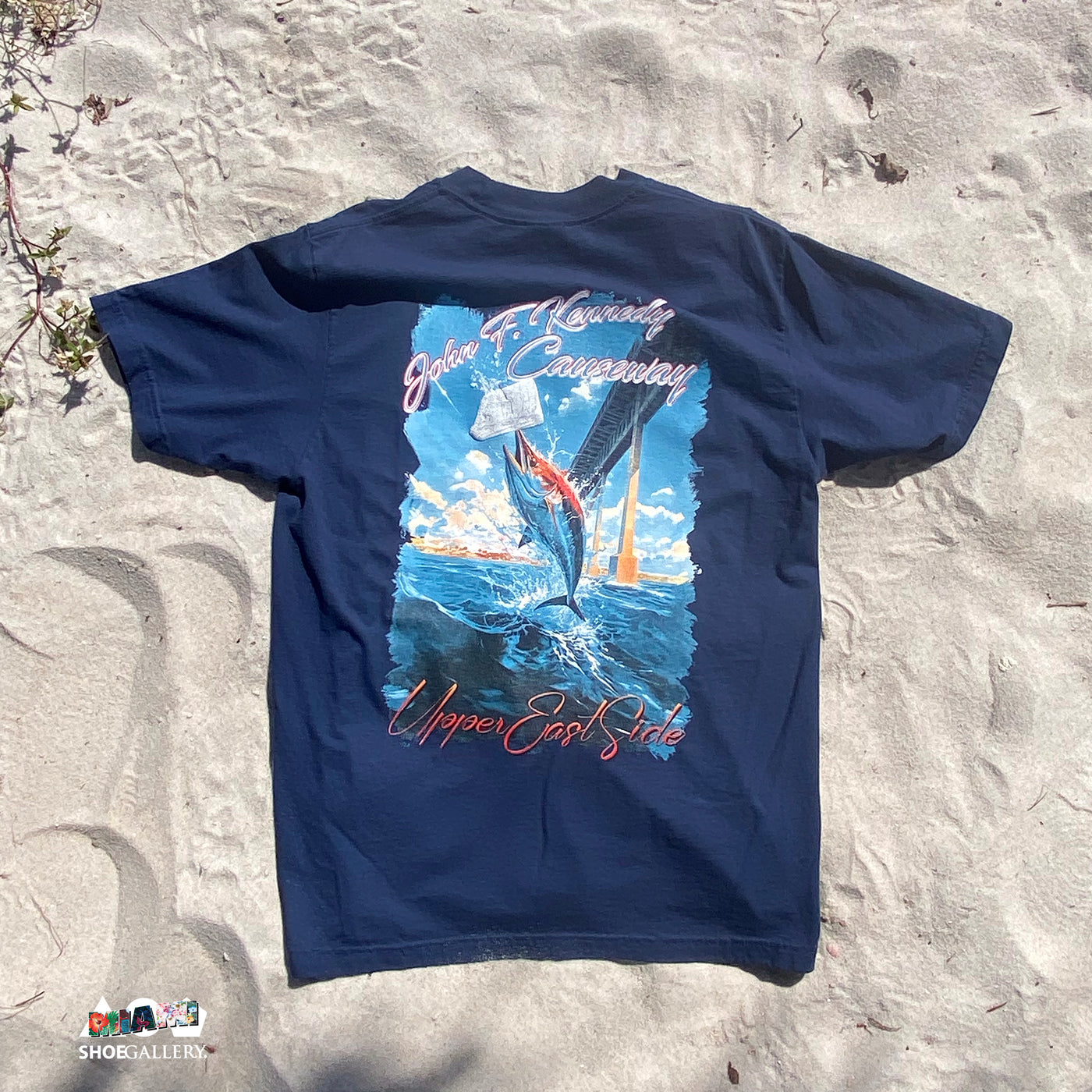 SHOE GALLERY JFK CAUSEWAY TEE NAVY