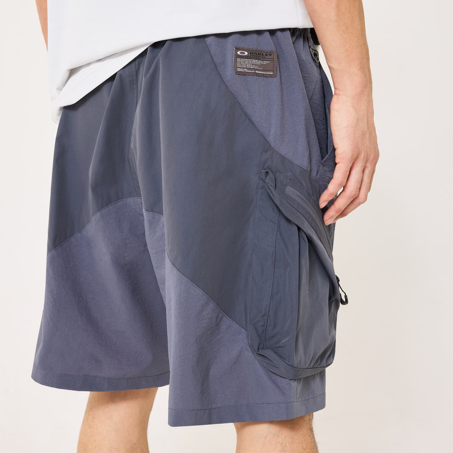 OAKELY FGL FACTOR SHORTS 6.0 GRAY DUST FOA408818