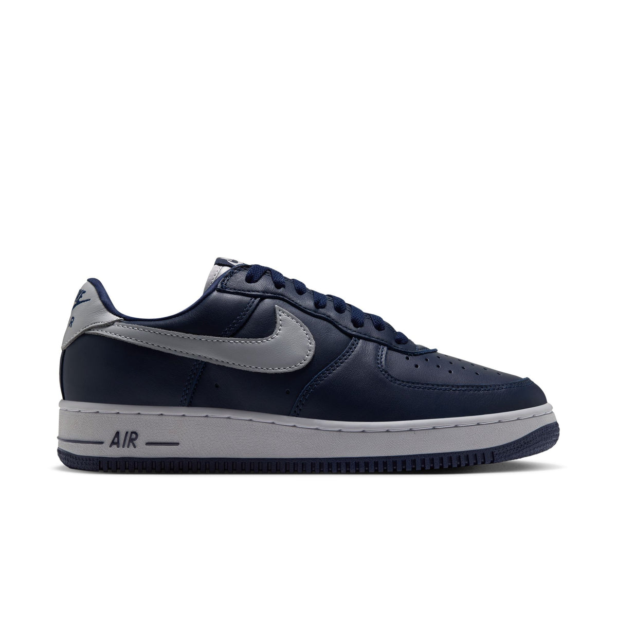 Nike Air Force 1 '01 side view in College Navy leather with Lt Smoke Grey Swoosh, heel tab and AIR midsole